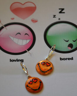 Toony Smiley Ohrringe – trendige, farbenfrohe Accessoires für gute Laune.