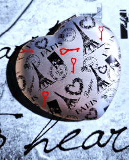 Taschenspiegel „Heart of Paris“ mit Herz-Motiv und Paris-Design auf hellem Hintergrund.